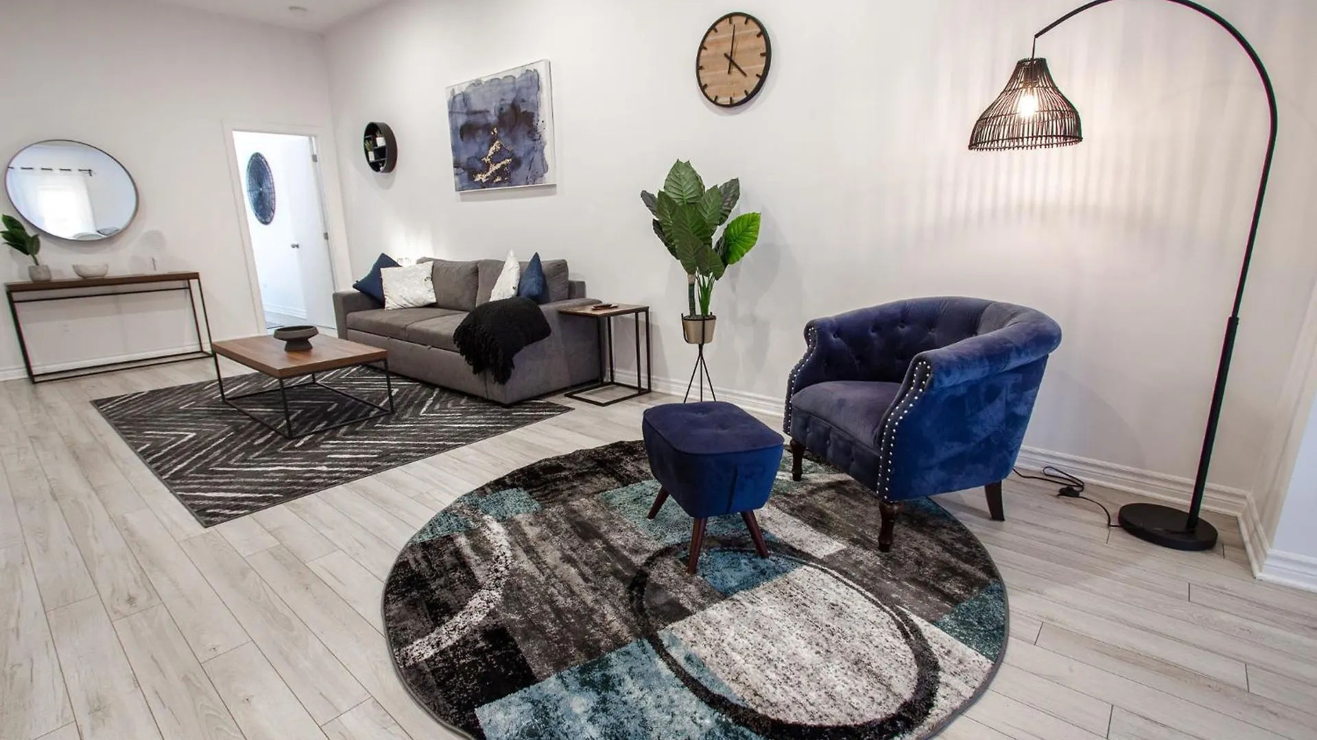 شقة Blue&Gold - Selfcheckin - Plateau - St-Laurent مونتريال